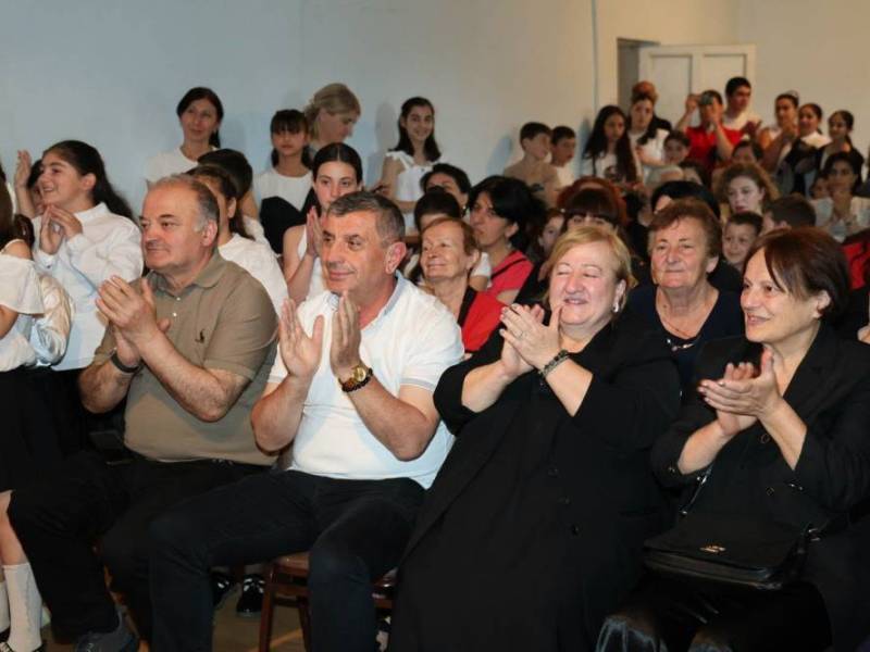 ცაგერის მუნიციპალიტეტის მერის პირველი მოადგილე რევაზ ახვლედიანი ცაგერის სამუსიკო...
